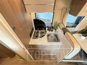 Interiér polointegrovaného vozu Fiat Ducato XGO Dynamic 95P Plus 2022