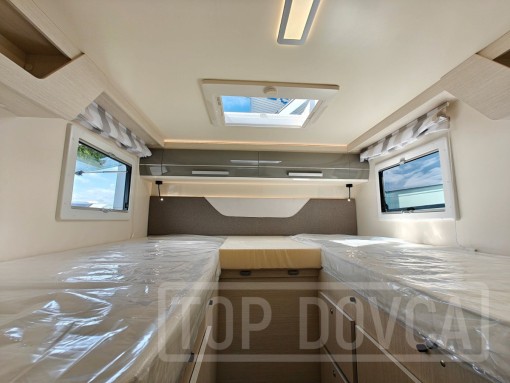 Interiér obytného vozu nobelART A-7000 Elegance - modelový rok 2025.