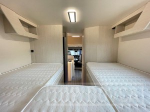 Interiér obytného vozu nobelART A7000 - Elegance typu alkovna 2022