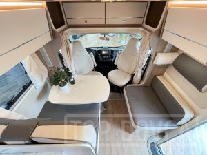 Interiér polointegrovaného vozu Fiat Ducato XGO Dynamic 95P Plus 2022