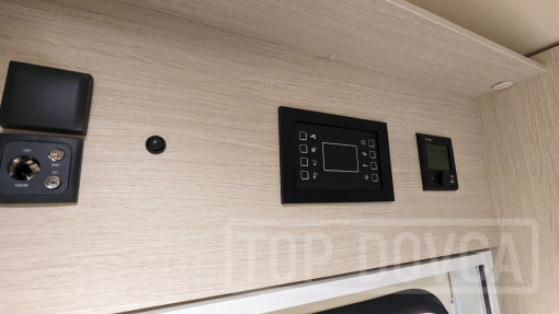 Hlavní ovládací panel obytného vozu Ford Transit nobelART A9000 Elegance - model 2024