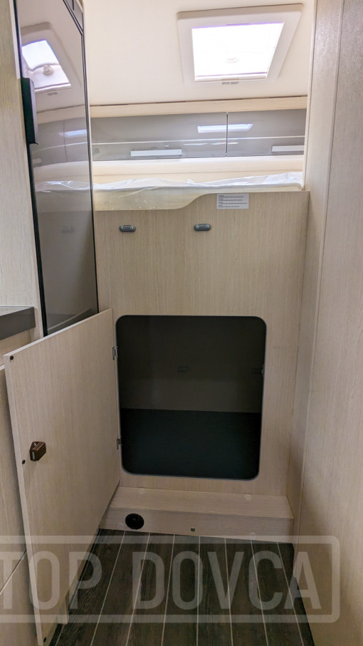 Servisní dveře garáže obytného vozu Ford Transit nobelART A9000 Elegance - model 2024