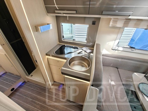 Interiér obytného vozu nobelART A-7000 Elegance - modelový rok 2025.