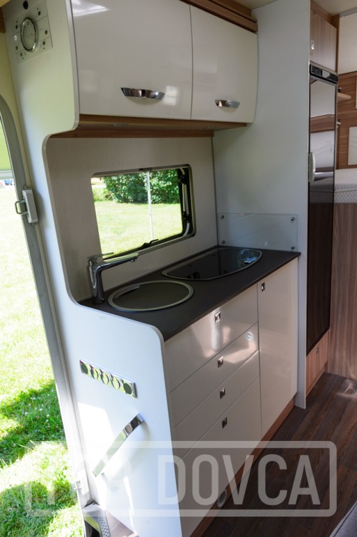 Moderní obytný vůz Bürstner, Delfin T 690 G 2,2 HDI - model 2023