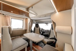 Interiér obytného vozu Rimor Seal 695 - 2021 typu alkovna