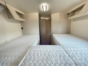 Interiér obytného vozu nobelART A7000 - Elegance typu alkovna 2022